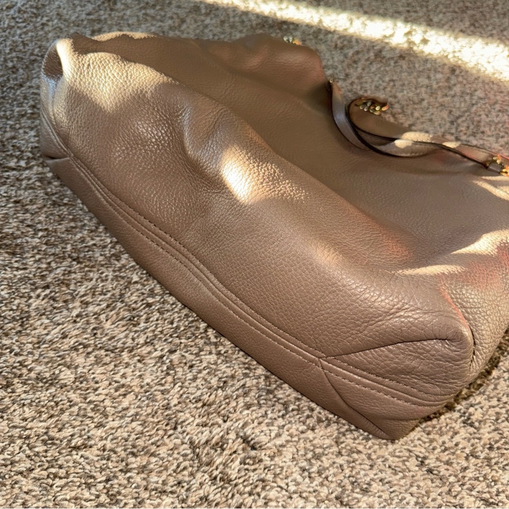 Michael Kors Tan Leather Shoulder Bag Gold Hardware - Picture 5 of 8